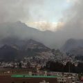 75 bomberos combaten durante tres días el incendio forestal en el Atacazo